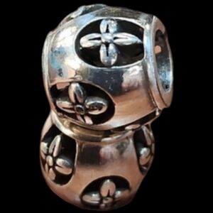 Brighton  Jardine Bead.  Listing for one bead only.